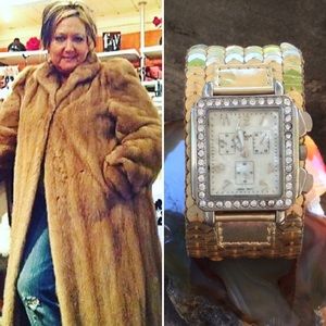 VTG Christmas Holidays Gold Sequin Crystal Watch